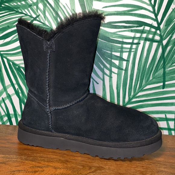 UGG 1018629 Constantine Black Short Sheepskin Boots Women’s 6 - Picture 7 of 9